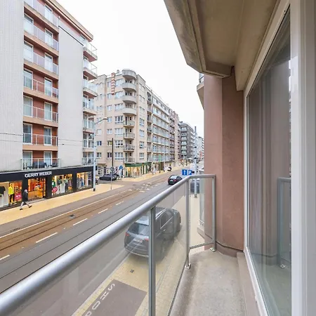 Flat Near Zeedijk With Cozy Terrace, Cleaning Included Daire Middelkerke