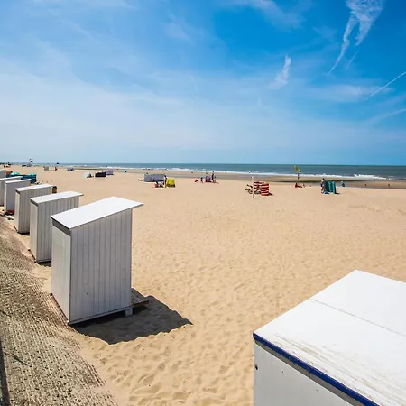 Daire Flat Near Zeedijk With Cozy Terrace, Cleaning Included Middelkerke