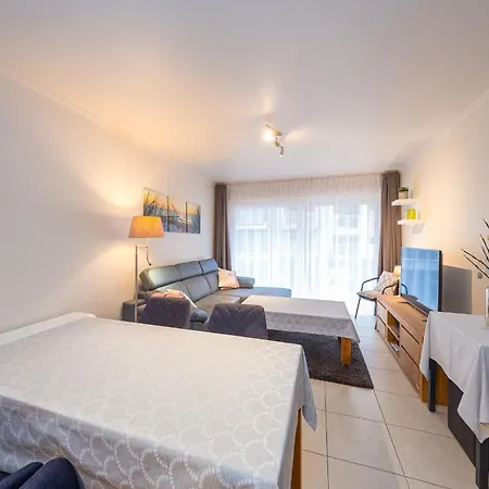Flat Near Zeedijk With Cozy Terrace, Cleaning Included Middelkerke