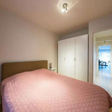 Flat Near Zeedijk With Cozy Terrace, Cleaning Included Daire Middelkerke