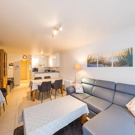 Flat Near Zeedijk With Cozy Terrace, Cleaning Included