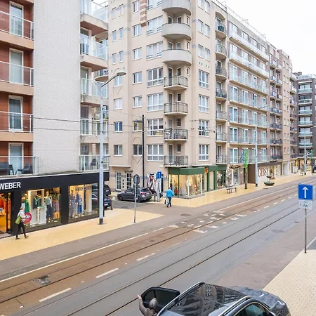 Daire Flat Near Zeedijk With Cozy Terrace, Cleaning Included Middelkerke
