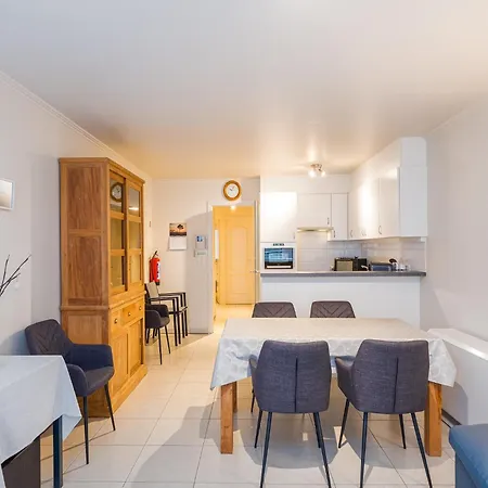 Daire Flat Near Zeedijk With Cozy Terrace, Cleaning Included