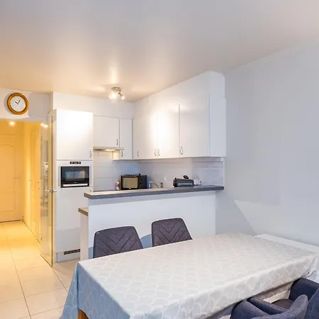 Flat Near Zeedijk With Cozy Terrace, Cleaning Included *
